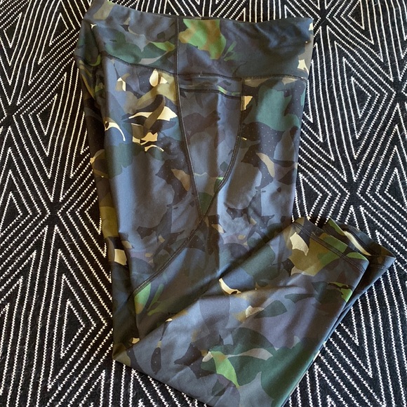 Old Navy Active Leggings - Picture 7 of 7